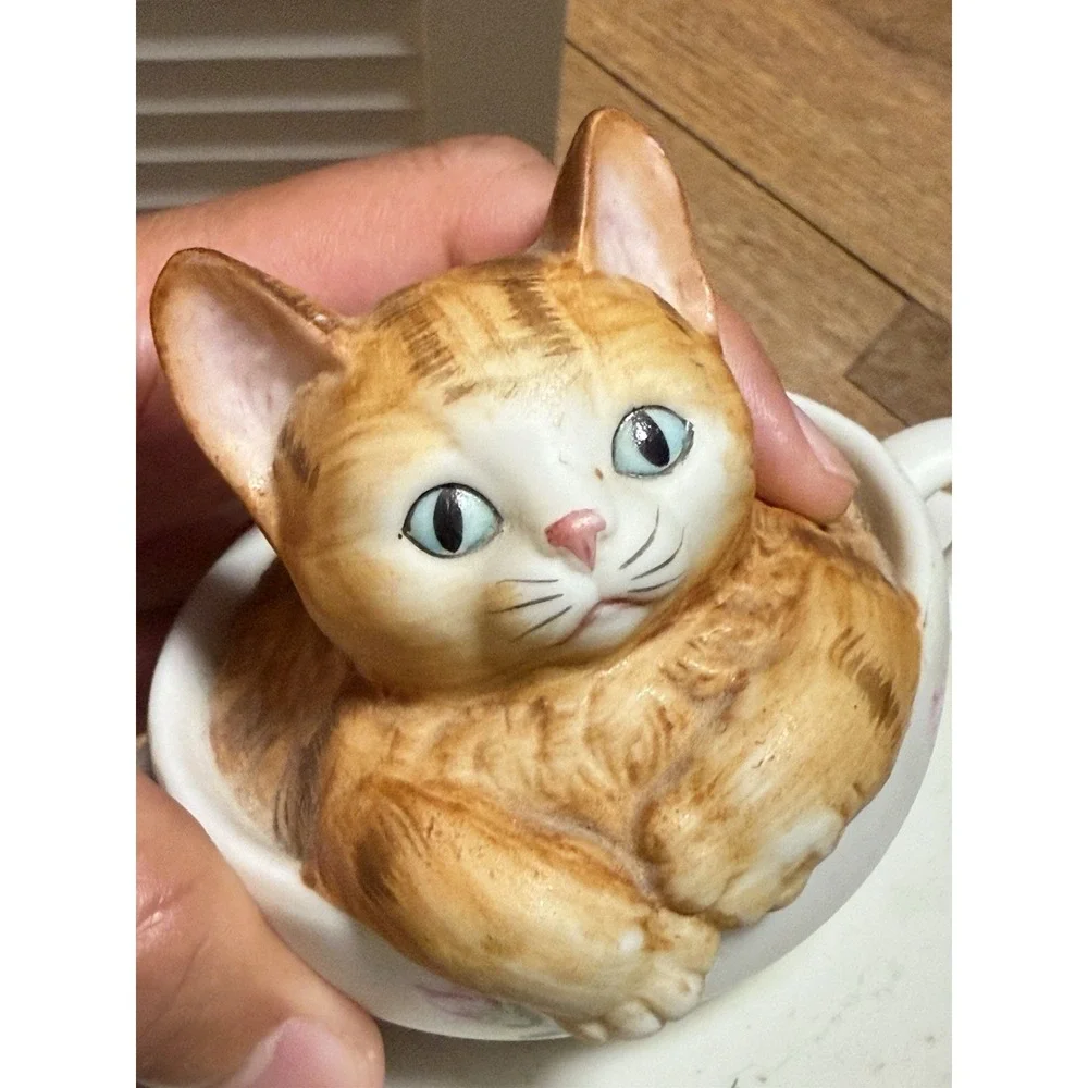 Mann MCMLXXXII Musical Cat in‎ Teacup Figurine